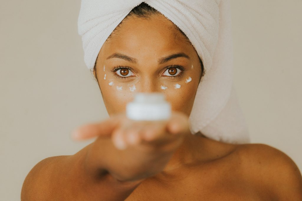 pexels-misolo-cosmetic-2588316-11179537 Skincare Routine: The 7 Powerful Ways to Stop Wasting Money on Products You Don’t Need